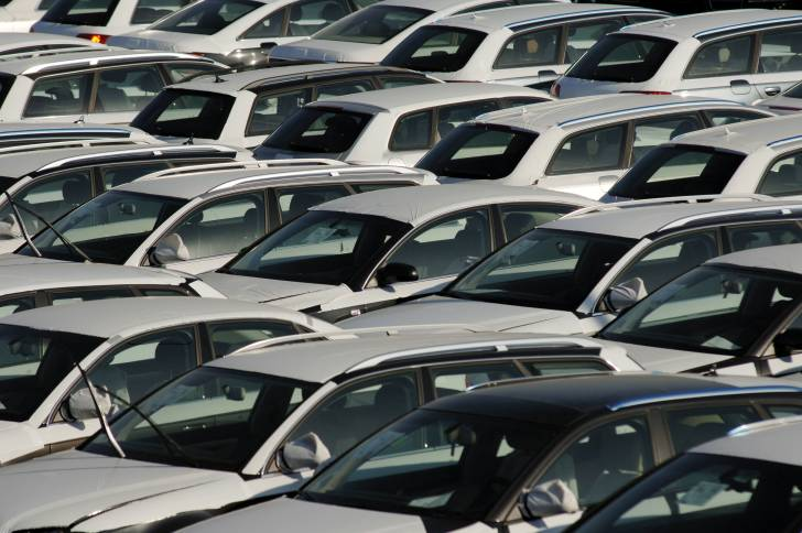 Passenger car registrations: +6.2% in January