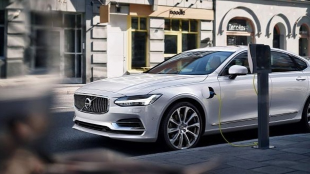 Volvo calls for standardized electric car chargers Volvo calls for standardized electric car chargers